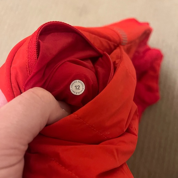 Lululemon Women’s Down for It All Vest, size 12 - Picture 3 of 3